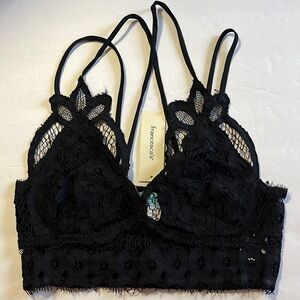 NWT Francesca’s black lace bralette